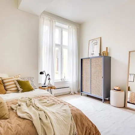 Modern 3br In Center Apartment *