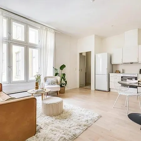 Modern 3br In Center Apartment *