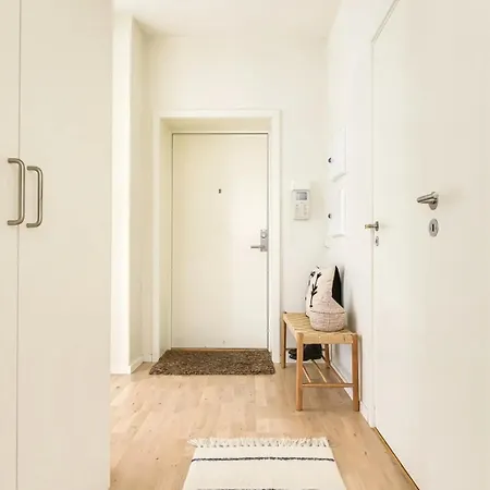 Modern 3br In Center Apartment *