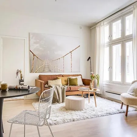 Modern 3br In Center Apartment *