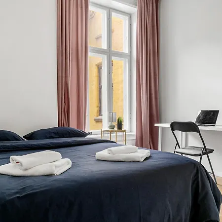 Modern 3br In Center Apartment