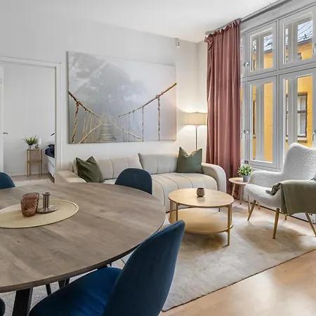 Modern 3br In Center *