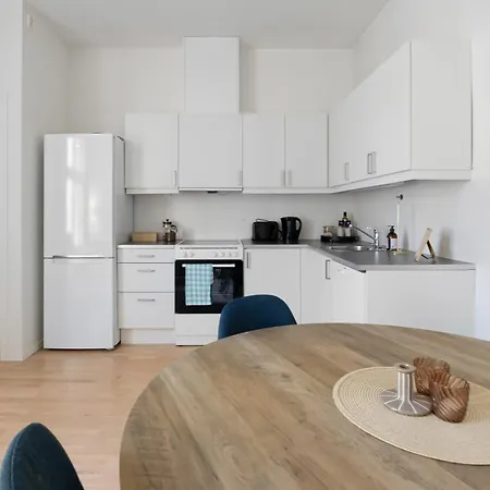 Modern 3br In Center Apartment *