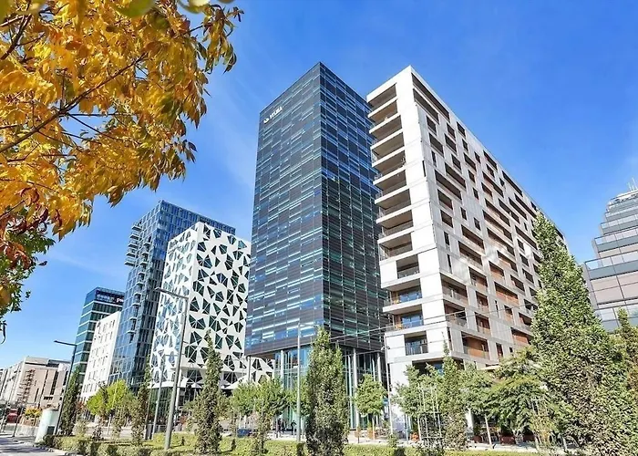 Modern 3br In Center *