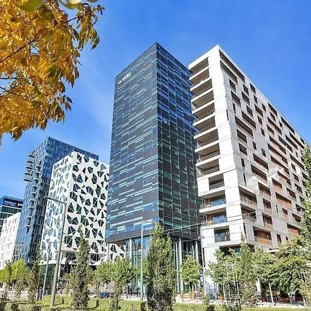 Modern 3br In Center *