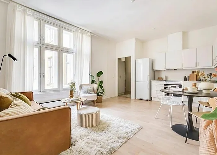 Modern 3br In Center Apartment *