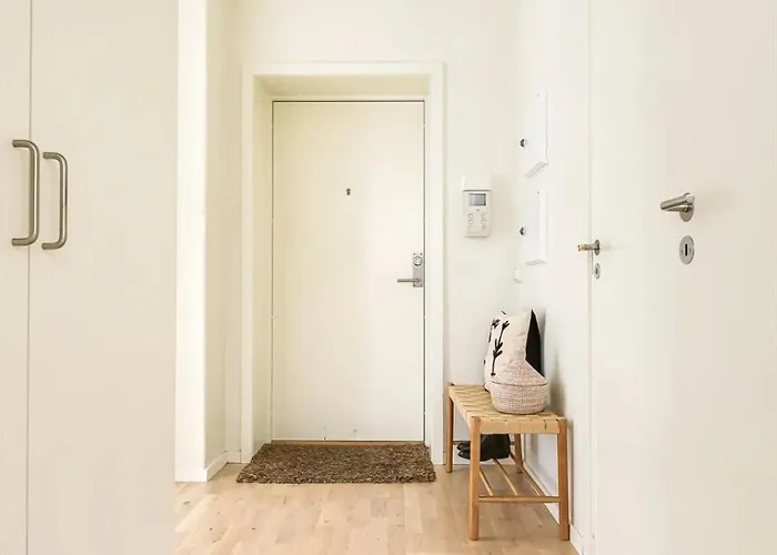 Modern 3br In Center Apartment *