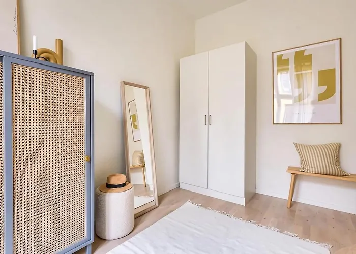 Modern 3br In Center 아파트 *