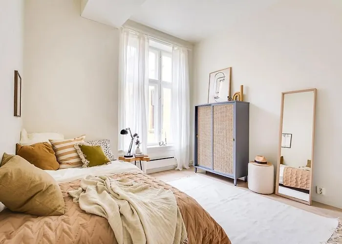 Modern 3br In Center Apartment *