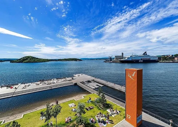 Modern 3br In Center Apartment