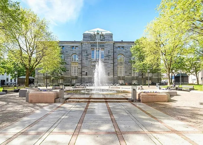 Modern 3br In Center *